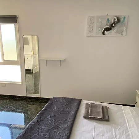 בית הארחה Superior In Cristianos With Sea View ארונה
